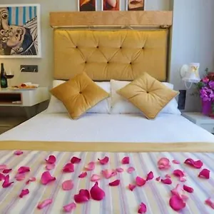 Otel Just, İstanbul